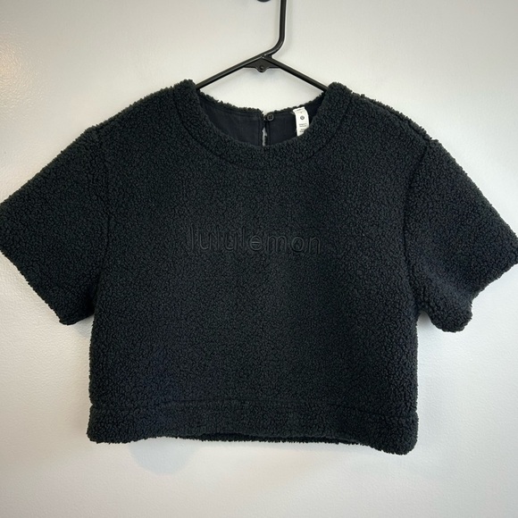 Lululemon Black Textured Fleece Embroidered Logo Cropped Tee/Top Size 4 - Picture 2 of 14